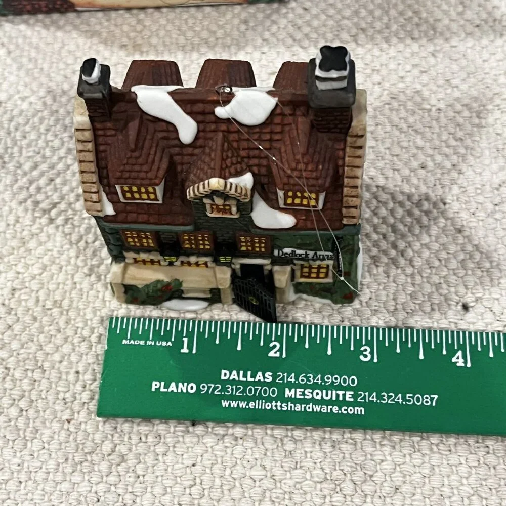 Dept 56 Charles Dickens Heritage Dedlock Arms 1994 Collectors Ornament in Box